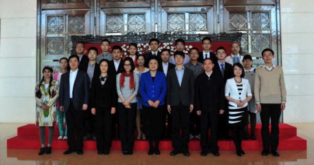 刘延东接见第九届中国大学生年度人物范石钟等.png