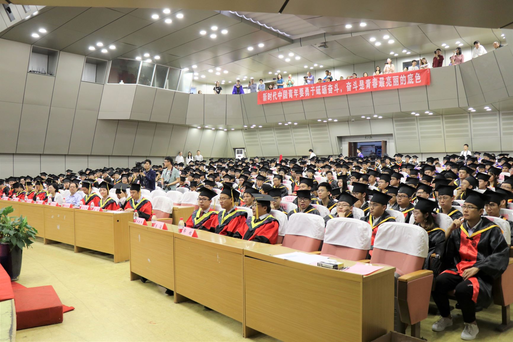 机械院毕业生学位授予仪式现场。 (2).JPG